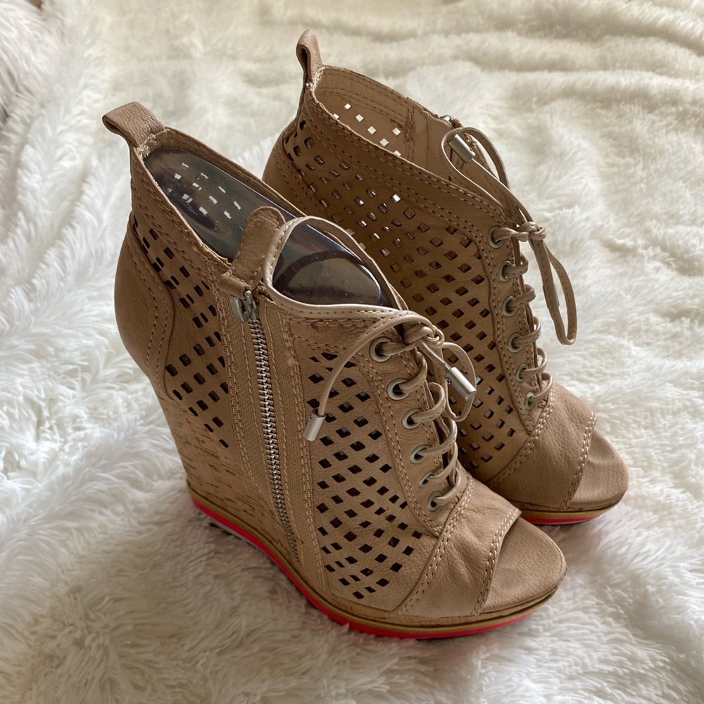 Cork wedges